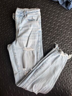 American Eagle Outfitters Light Blue Distressed Ankle Jeans